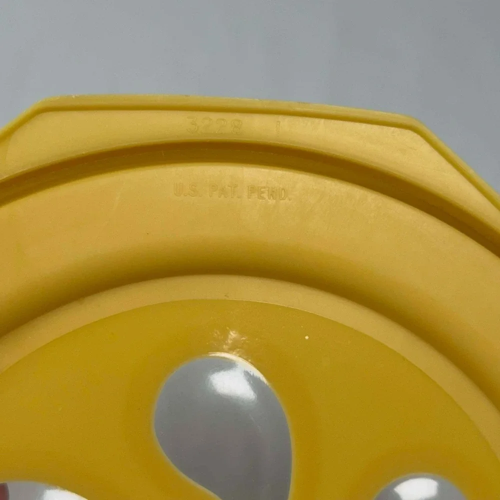 Vintage Rubbermaid Party Plan Lid Lot 3227 3228 Orange Yellow 6.5